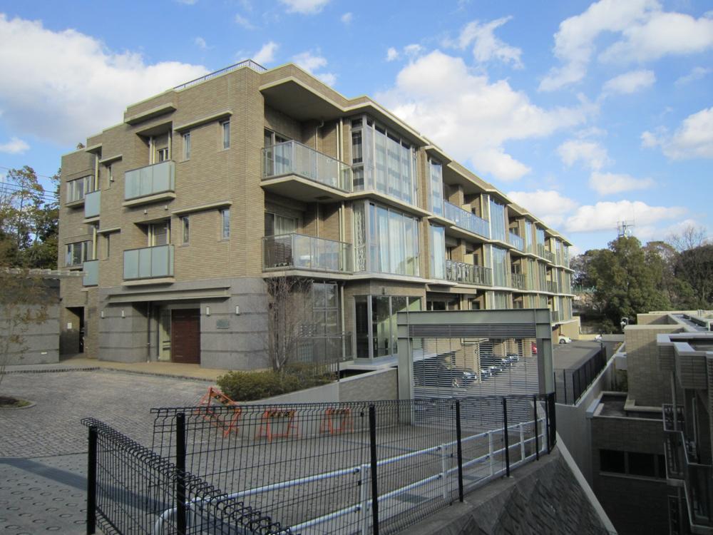 Local appearance photo. North Building building appearance (April 2013) Shooting