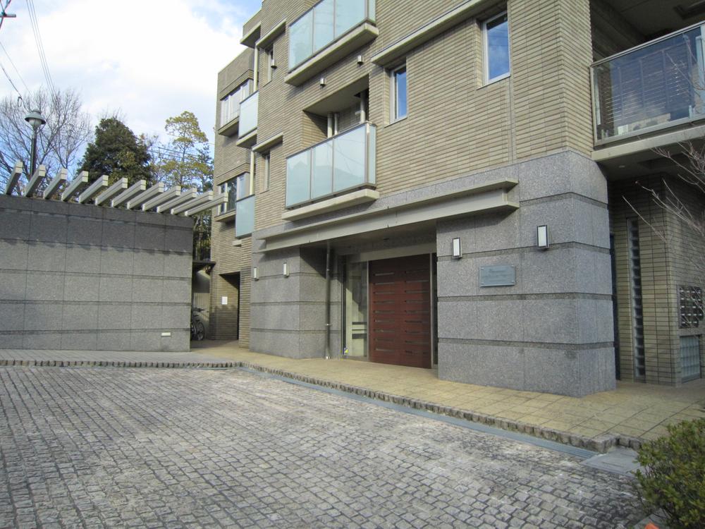 Local appearance photo. North Building building appearance (April 2013) Shooting