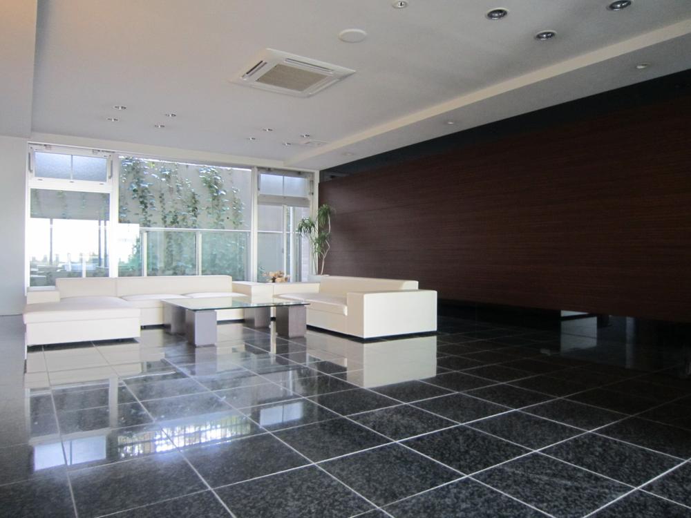 Entrance. North Building Entrance Lounge (April 2013) Shooting