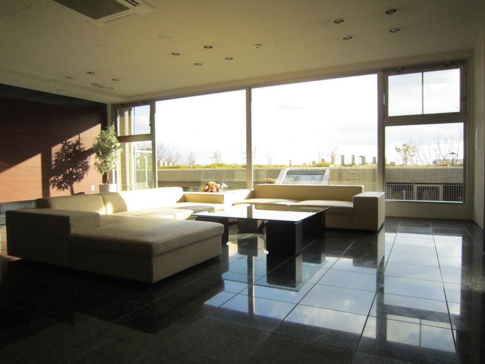 Entrance. North Building Entrance Lounge (April 2013) Shooting