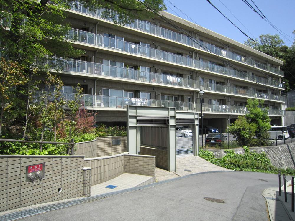 Local appearance photo. South tower building appearance (April 2013) Shooting