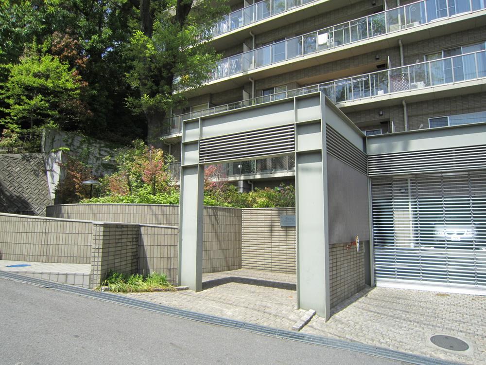 Entrance. Common areas