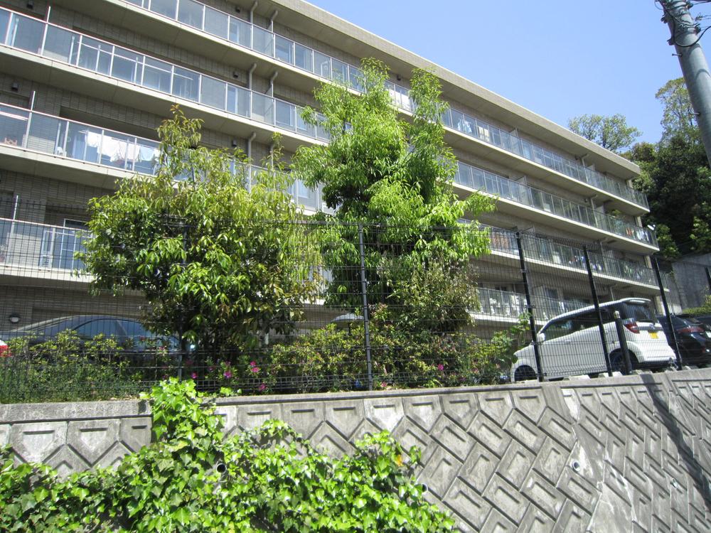 Local appearance photo. South tower building appearance (April 2013) Shooting