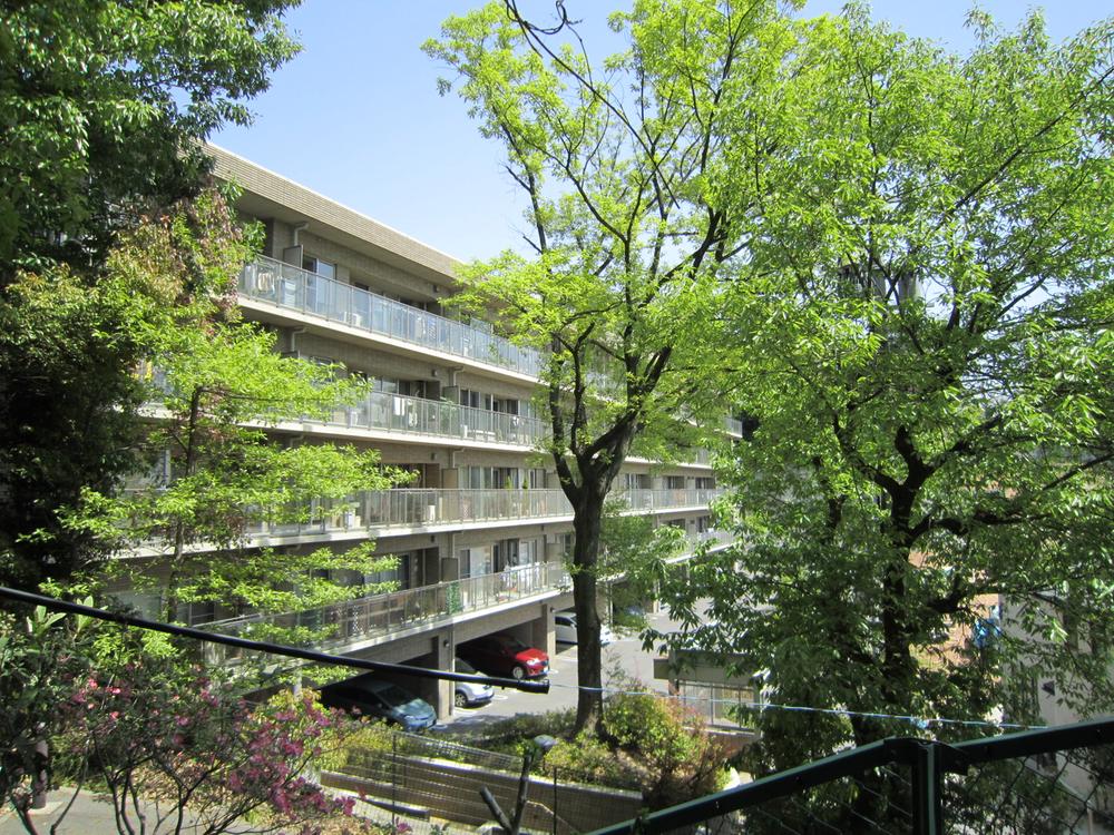 Local appearance photo. South tower building appearance (April 2013) Shooting