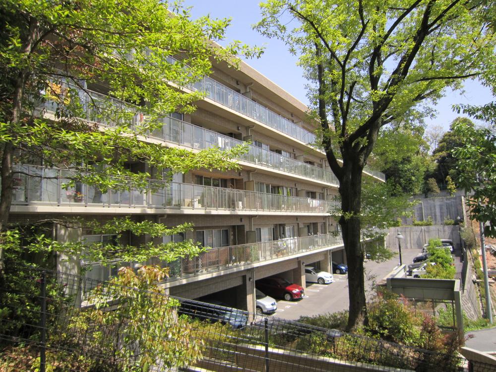 Local appearance photo. South tower building appearance (April 2013) Shooting