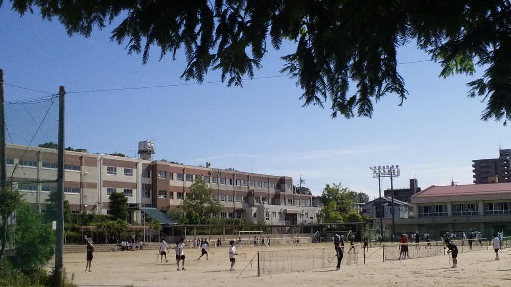 Junior high school. 879m to Nagoya Municipal Tempaku junior high school