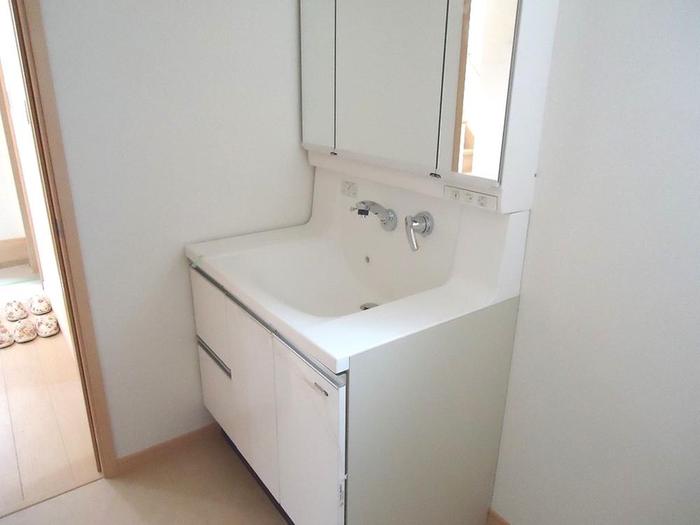 Wash basin, toilet. Indoor (June 2013) Shooting