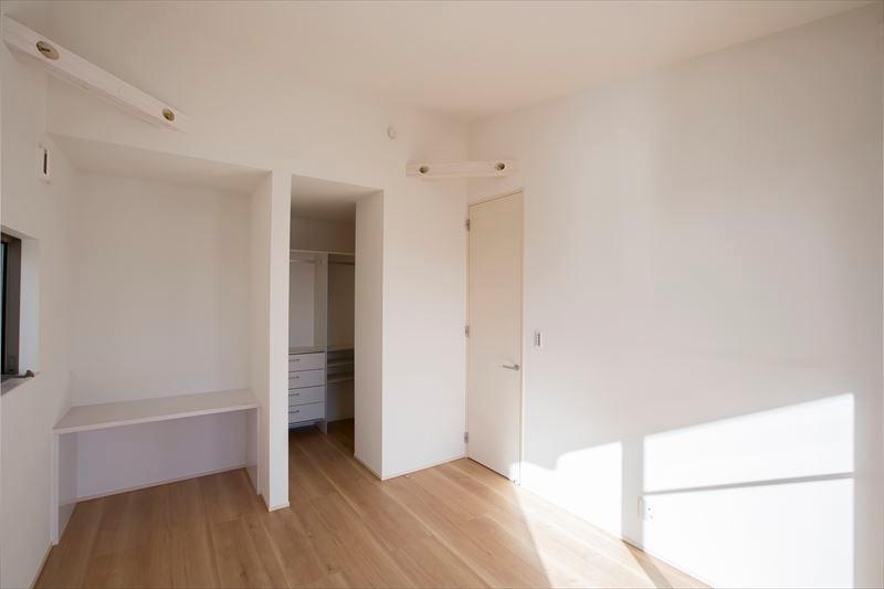Non-living room. To I Building Master Bedroom Master bedroom, Counter Build wearing, Walk-in ・ Nestled the closet, It is refreshing beautiful live plan. 