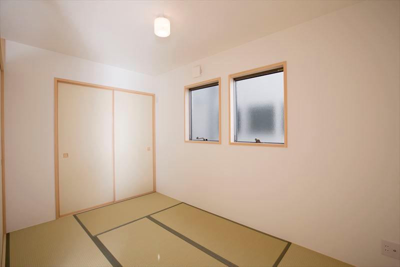 Non-living room. Japanese-style room with a connection to the I building Japanese-style living room, Guests can fold the laundry, You can use it to, such as nap of children. 