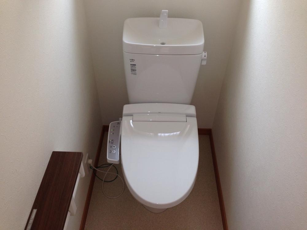 Toilet. First and second floors Washlet toilet!