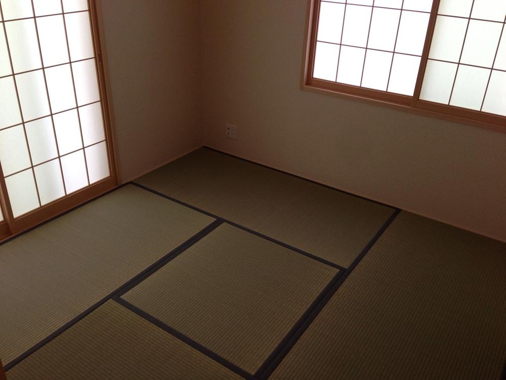 Kitchen. Living adjacent of Japanese-style room