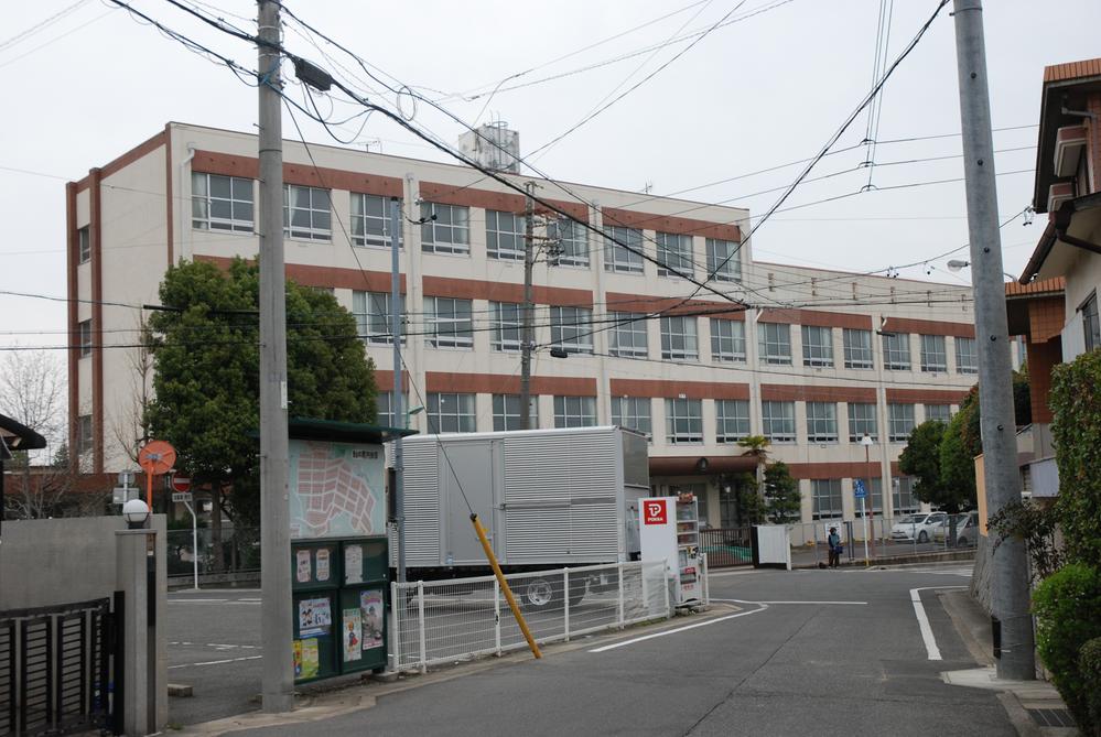 Primary school. 707m to Nagoya Municipal Omoteyama Elementary School