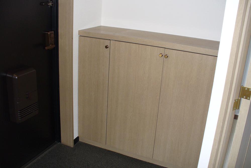 Entrance.  ■ Entrance