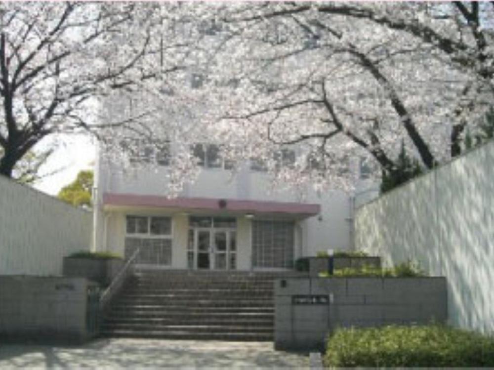 Primary school. 840m to Yamane elementary school
