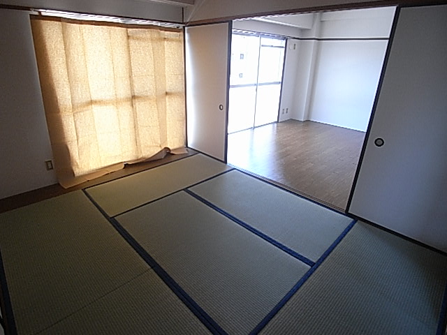 Living and room. no doubt! There is a Japanese-style room and very convenient