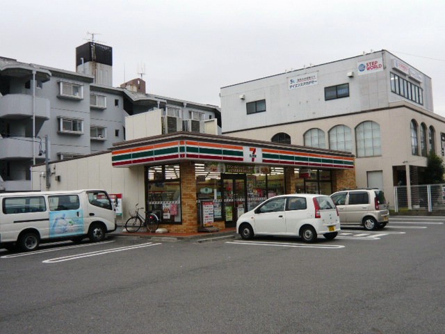 Convenience store. 282m to Seven-Eleven (convenience store)