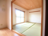 Living and room. Japanese-style room 6 Pledge is bright in the south! 