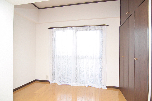 Other room space. 5 Kaikaku room
