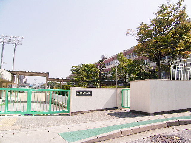 Junior high school. 423m to Nagoya Municipal Tempaku junior high school (junior high school)