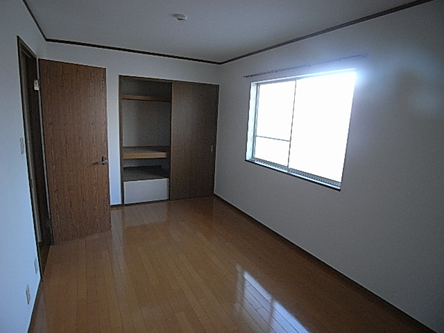 Living and room. Second floor, The north side is the storage place of about 8.5 quires of Western-style.