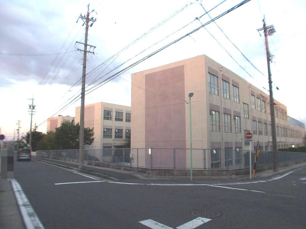 Junior high school. Hirabari 990m until junior high school