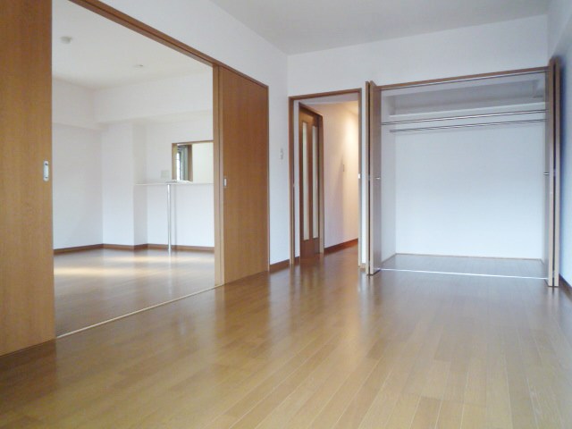 Other room space. Flooring (7.5 quire)