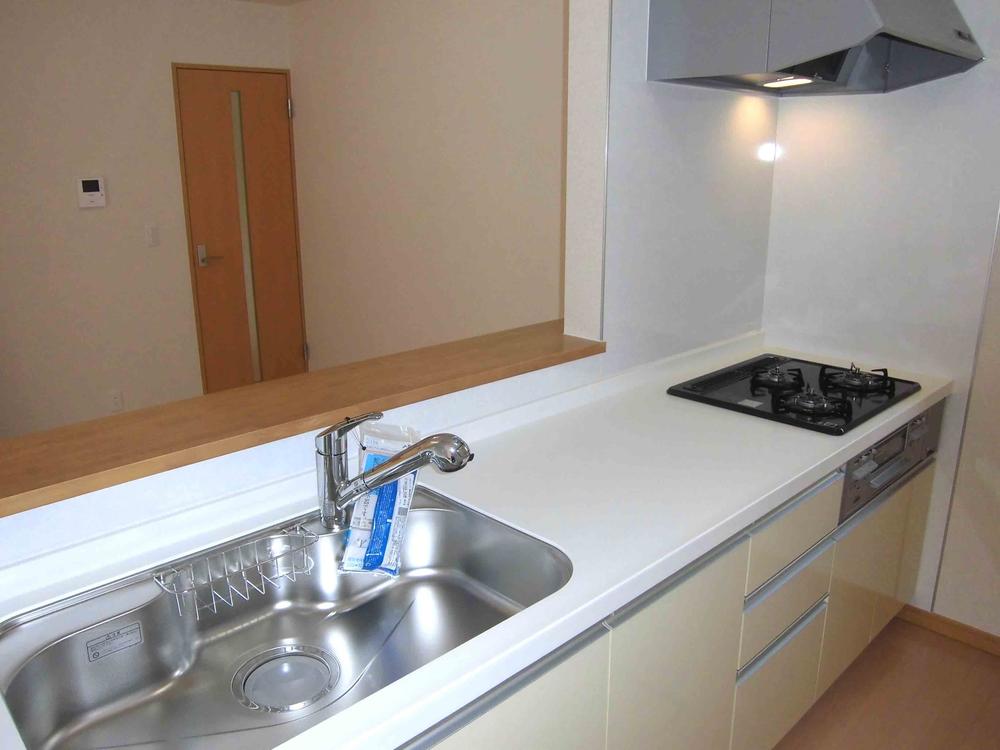 Same specifications photo (kitchen). Enamel finish range top ・ Semi jumbo sink ・ Slide stove cabinet ・ Underfloor storage