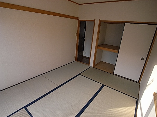 Receipt. Second floor, It is south Japanese-style room 6 quires storage.