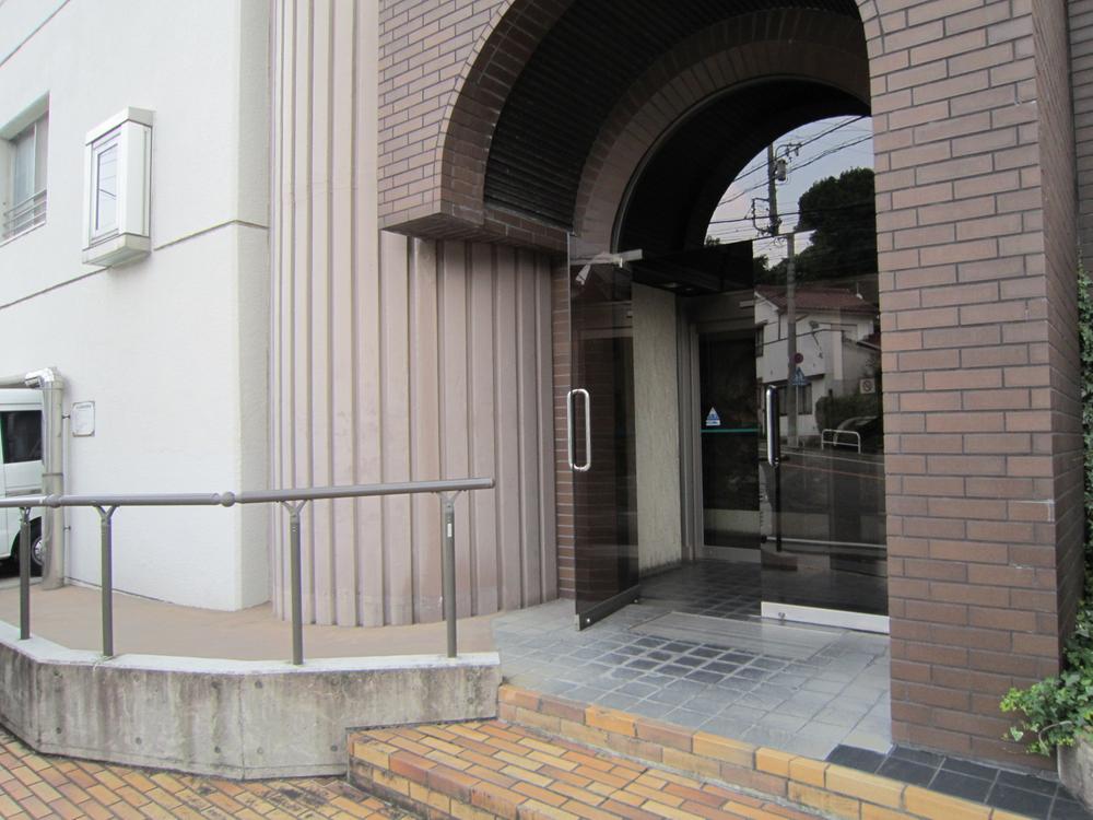 Entrance. Common areas