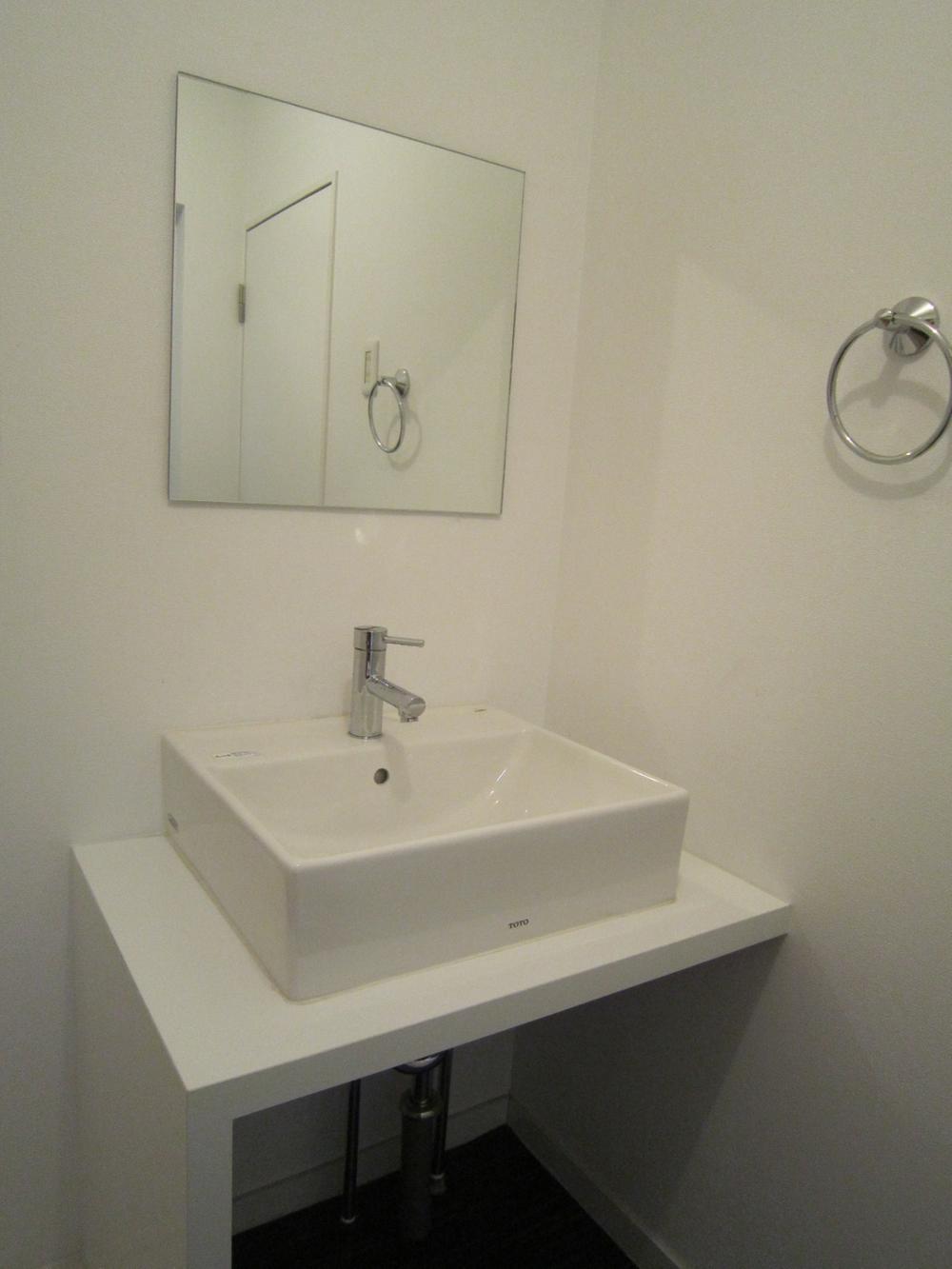 Wash basin, toilet. Indoor (July 2013) Shooting