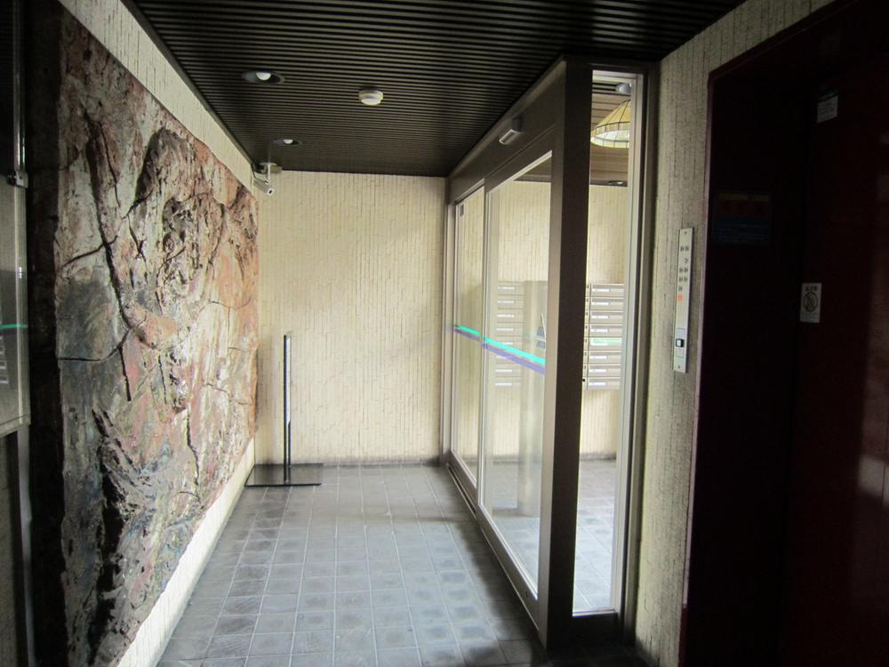 Entrance. Common areas