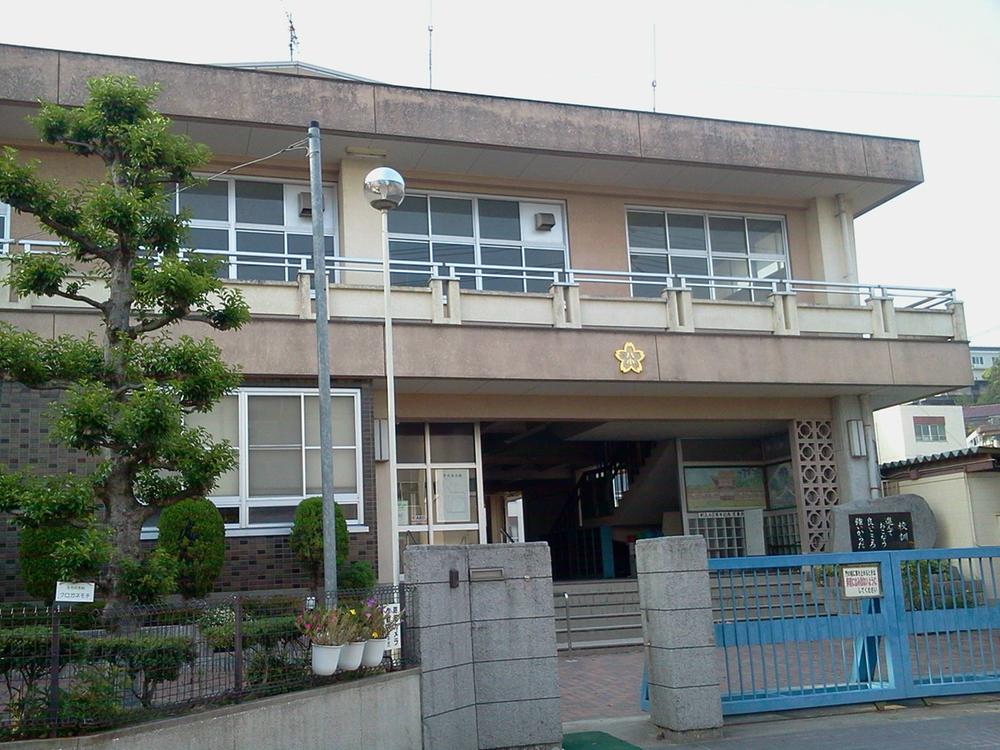 Primary school. Yagoto is a natural rich learning environment wrapped in 218m green to East Elementary School. 