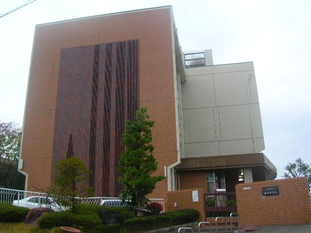 Junior high school. 1160m to Nagoya Municipal Ueda Junior High School