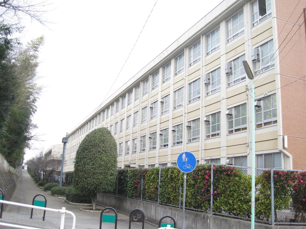 Junior high school. 1100m to Ueda junior high school