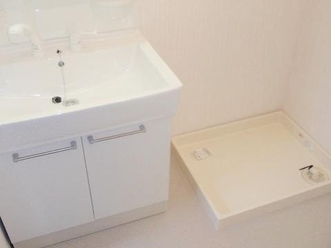 Wash basin, toilet. Indoor (July 2013) Shooting Shampoo wash basin ・ Washboard new already replaced