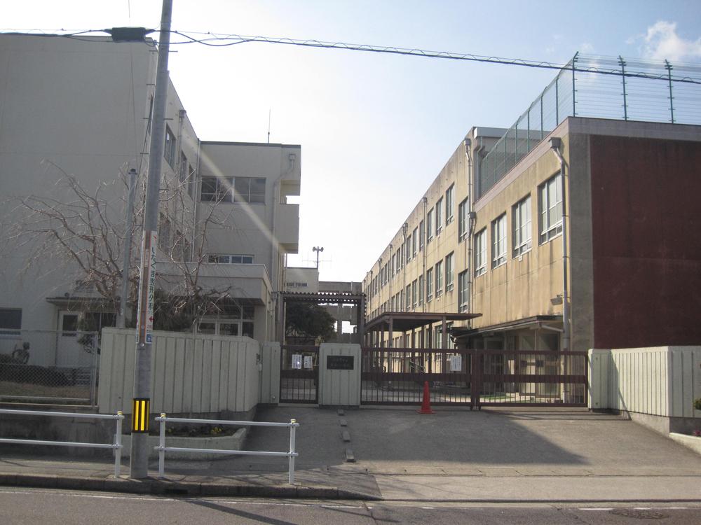 Primary school. 950m to Nagoya Municipal Tempaku Elementary School