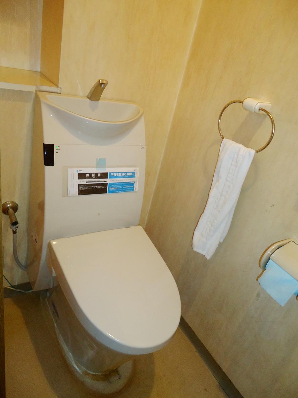 Toilet. Indoor (12 May 2013) Shooting