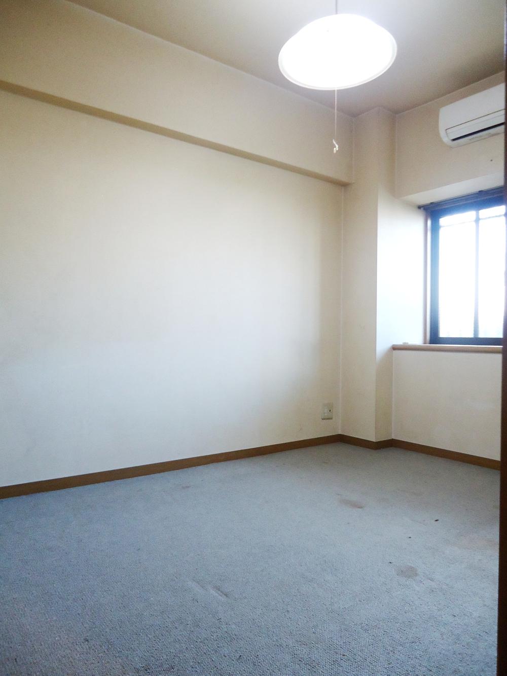 Non-living room. Indoor (12 May 2013) Shooting