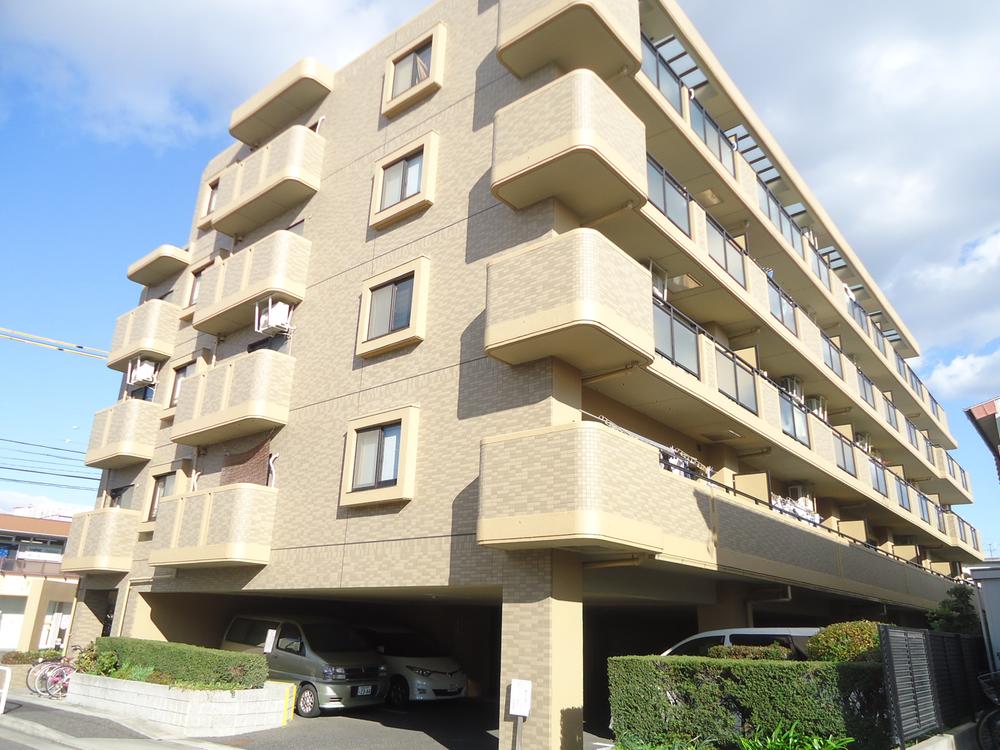 Local appearance photo. Local (12 May 2013) Shooting