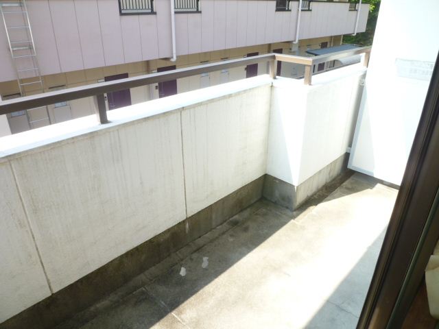 Balcony. It is a Japanese-style room with a feeling of opening a large window
