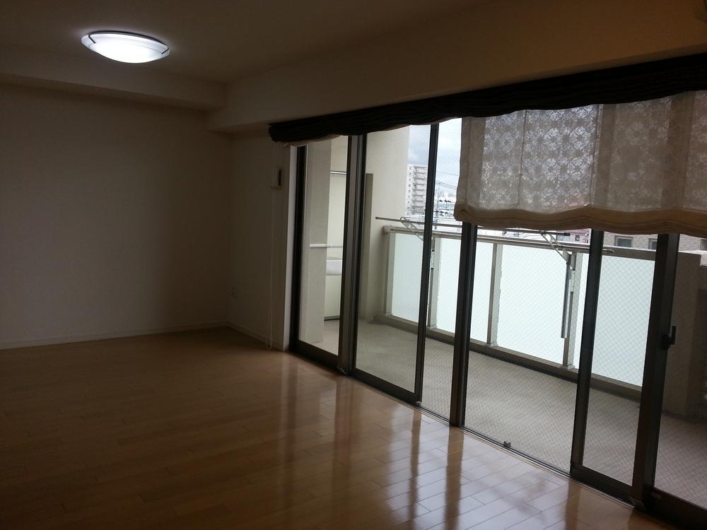 Living. Indoor (12 May 2013) Shooting