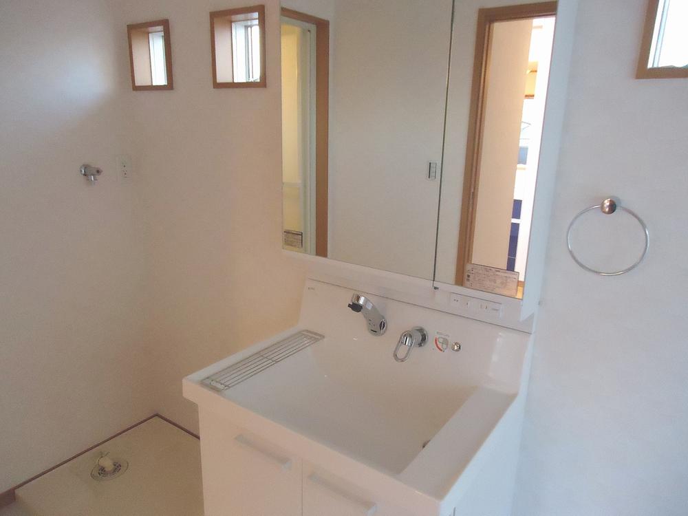 Wash basin, toilet. Indoor (February 2013) Shooting