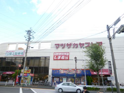 Supermarket. Matsuzakaya 50m until the store (Super)