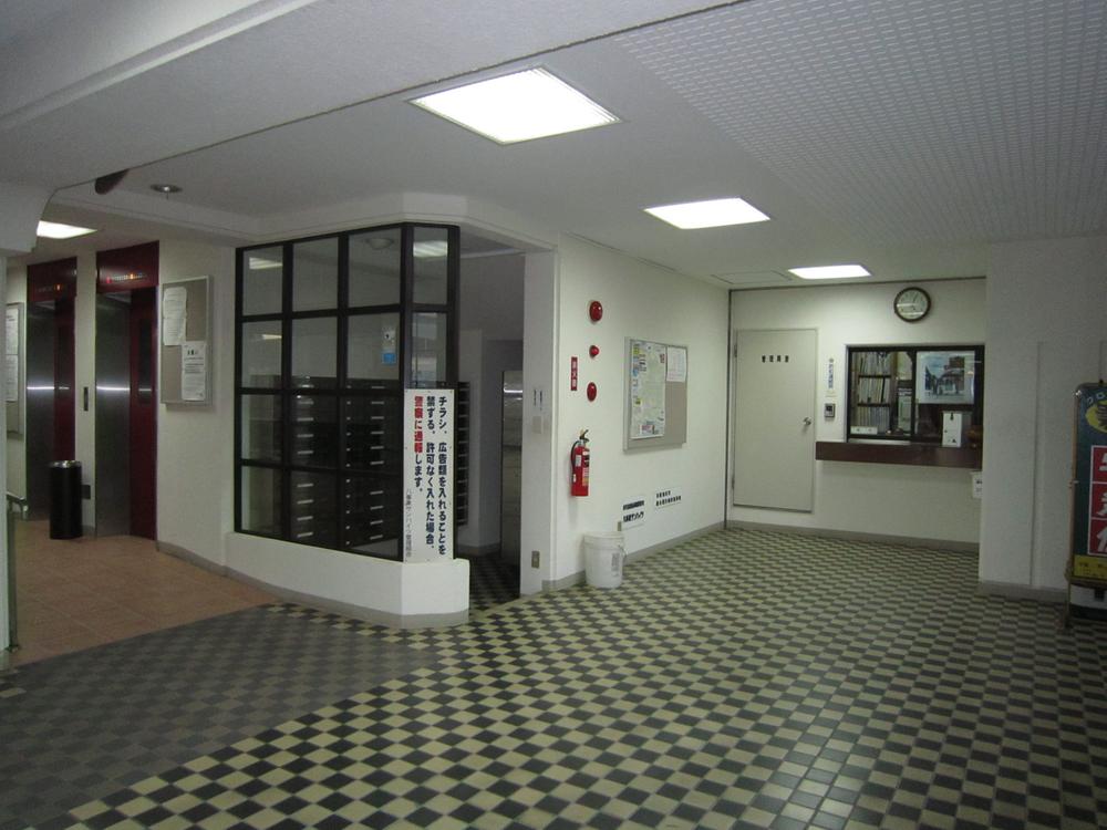 Entrance. Common areas