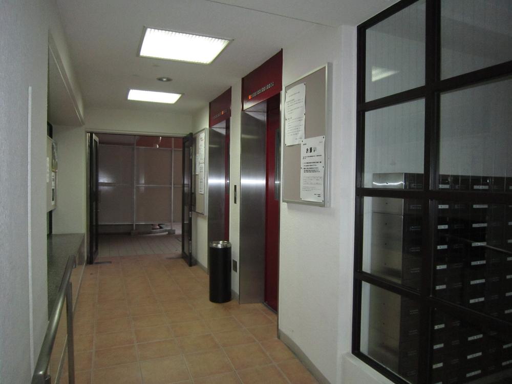 Entrance. Common areas