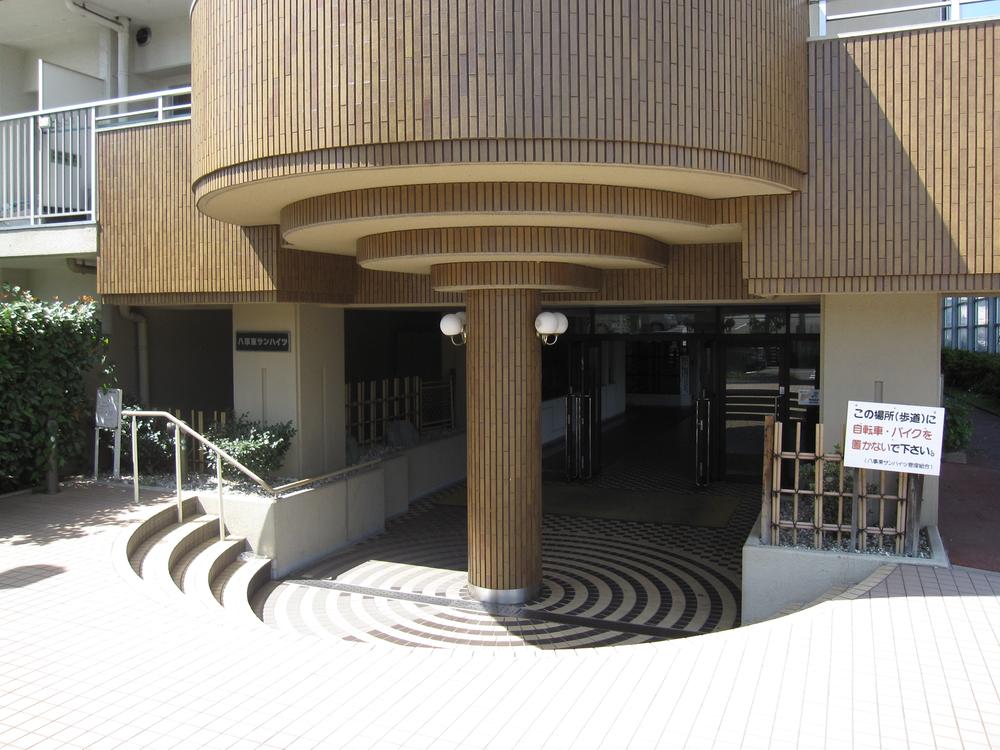 Entrance. Common areas