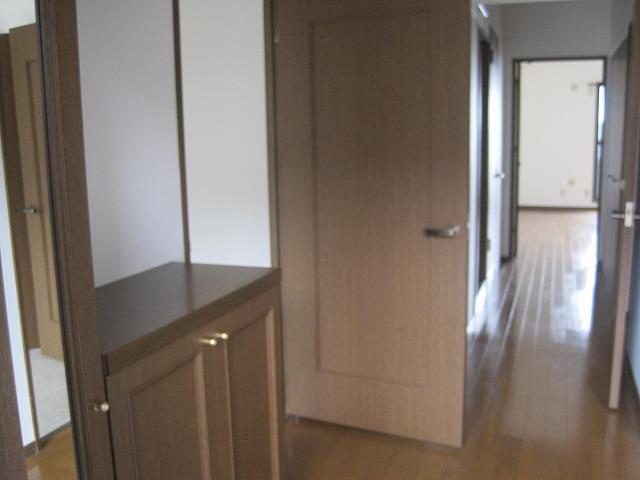 Entrance. Indoor (September 2013) Shooting