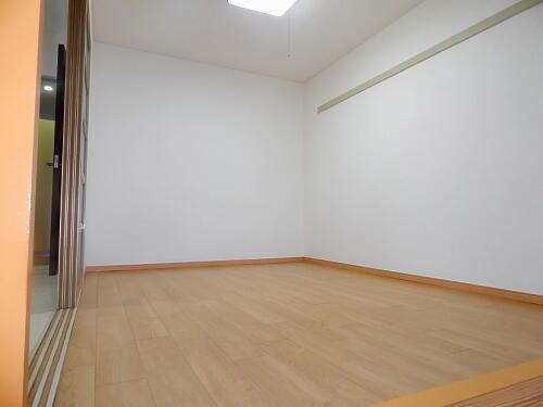 Non-living room. Western-style 1