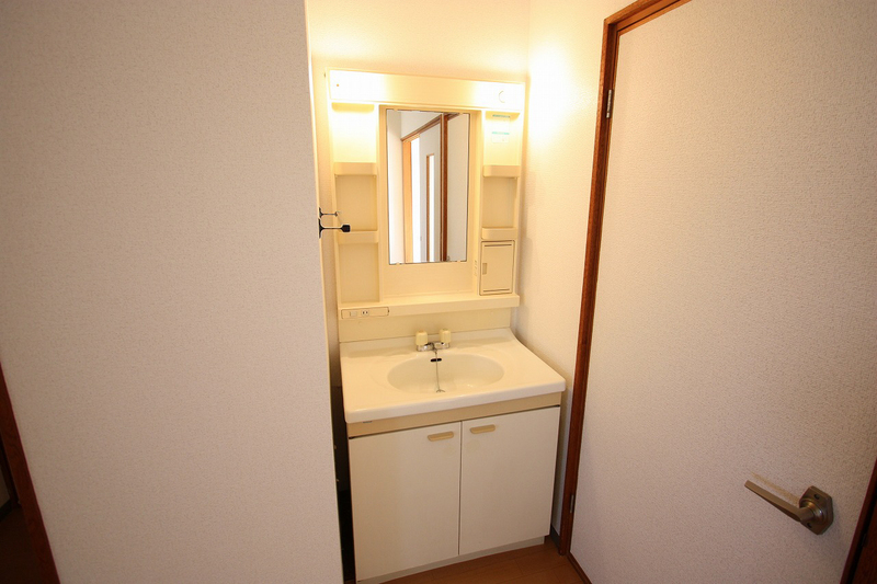 Washroom. 206, Room interior photo