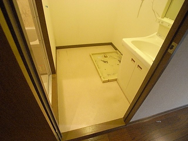 Washroom. Also reasonable size dressing space is reserved